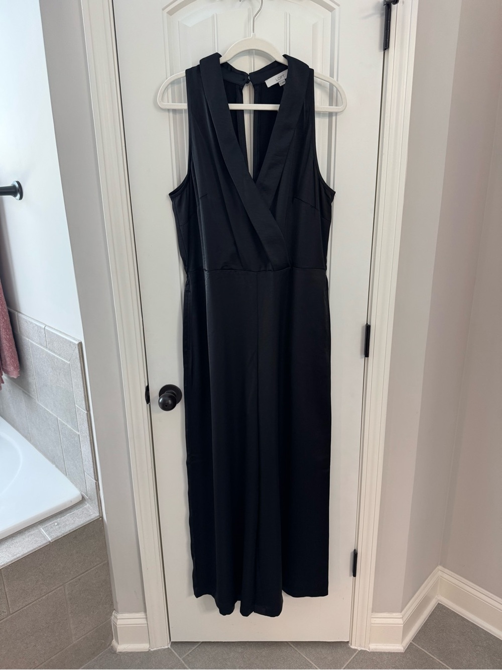 Black Sleeveless V-Neck Women's Jumpsuit